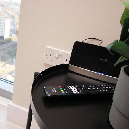 The Skyline - Luxury City Centre Flat With Designated Parking Cardiff Buitenkant foto