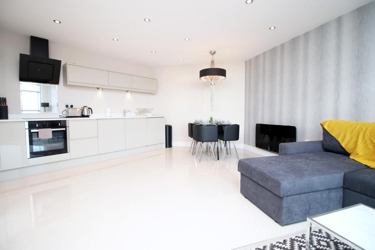 The Skyline - Luxury City Centre Flat With Designated Parking Cardiff Buitenkant foto
