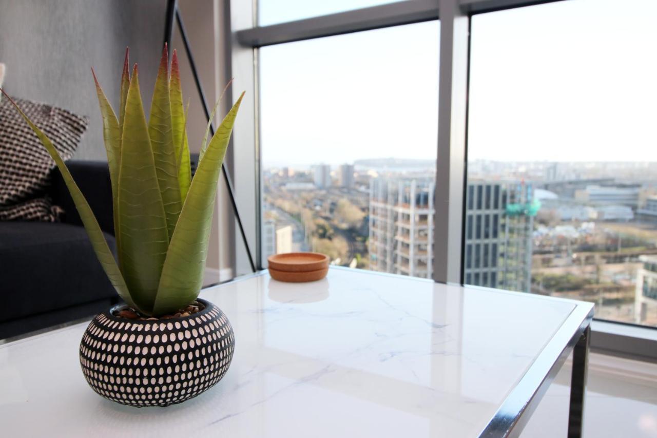 The Skyline - Luxury City Centre Flat With Designated Parking Cardiff Buitenkant foto