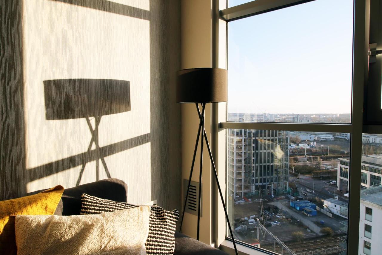 The Skyline - Luxury City Centre Flat With Designated Parking Cardiff Buitenkant foto