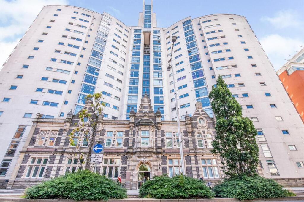 The Skyline - Luxury City Centre Flat With Designated Parking Cardiff Buitenkant foto